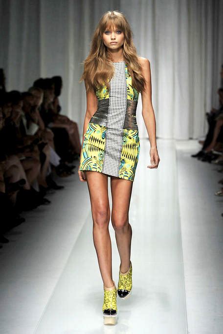 versace tubino chiaro 2010|Versace Spring 2010 Runway .